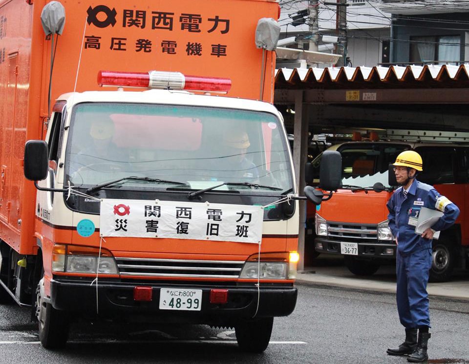 九州地方へ出発する当社の応援派遣部隊