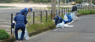 県道白木線一斉清掃のようす