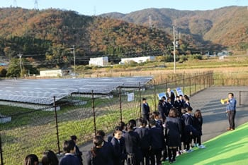 地元おおい町の若狭おおい太陽光発電所を見学