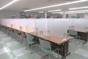 ①食堂の間仕切り