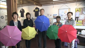 「アンブレーラー」の活動の様子