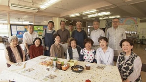 「西津やうちのシルバーカフェ『いぶし銀の会』」の活動の様子