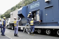 電源確保訓練　空冷式非常用発電装置を起動する様子