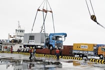 資機材運搬訓練　船舶による資機材運搬訓練の様子