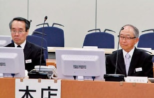 渡邉委員長（左）と東副委員長（右）