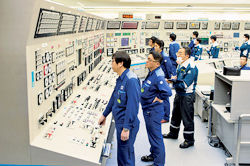 高浜３号機発電、送電開始（並列）時の中央制御室の様子（２月１日）