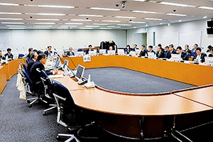 第15回原子力安全検証委員会の様子囲