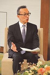 小山堅 写真