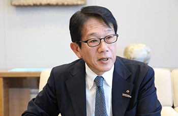 執行役常務　池田雅章