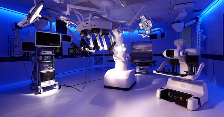 手術支援ロボット「hinotori(TM)サージカルロボットシステム」提供：メディカロイド
