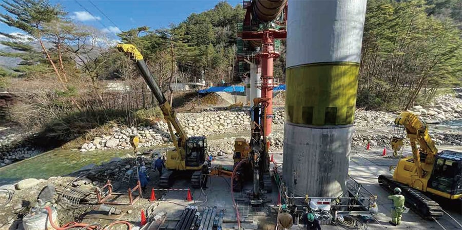 工事の進む小川水路橋