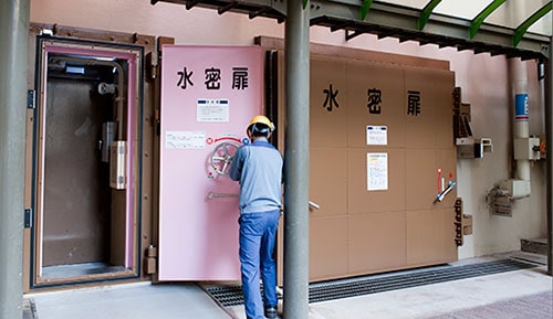 建屋外壁の水密扉