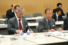 宮崎副委員長、大森委員長(左から)