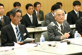 佐藤委員長、中込副委員長(左から)