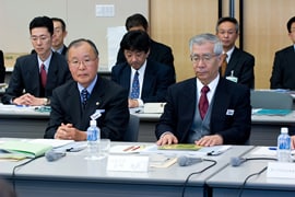 大森委員長、宮崎副委員長(左から)