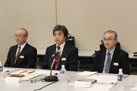 増田委員、田中委員、小松原委員(左から)