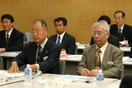 大森委員長、宮崎副委員長(左から)