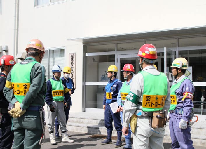 「安全パトロール」を実施し、安全意識の共有と不安全箇所の改善を行います