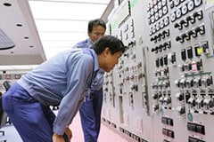 Achievements by Mr. Sato and younger colleagues chasing his back
