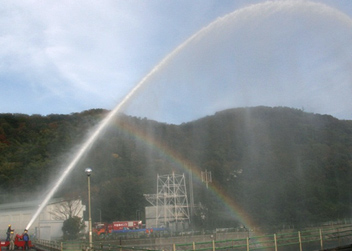 Drill on water discharge directly to the containment utilizing water cannons to mitigate radioactive release 