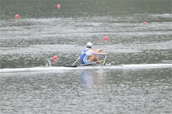 シングルスカル　順位決定戦で力漕する倉谷選手
