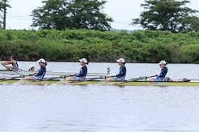女子舵手つきクォドルプル2位:左から荻野、大崎、荒木、今井、武長 女子舵手つきクォドルプル2位:左から荻野、大崎、荒木、今井、武長