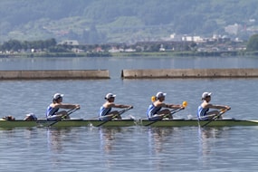 女子舵手つきクォドルプル１位：左から武長、久保、新田、高野、荻野