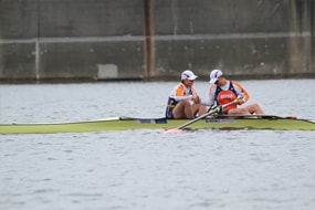 女子ペア　優勝：左から高野、清水