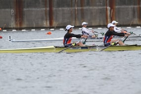女子軽量級ダブルスカル 3位:左から馬野、新田 女子軽量級ダブルスカル 3位:左から馬野、新田