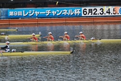 レースをリードする関西電力クルー レースをリードする関西電力クルー