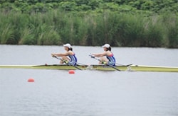 ダブルスカル（窪・今井＜社外＞選手）２位以下に大きく水を空けて１位通過