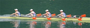 舵手つきクォドルプル1位(左より津田・今井・吉川・楠・竹村) 舵手つきクォドルプル1位(左より津田・今井・吉川・楠・竹村)