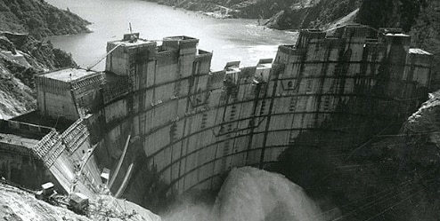 戦後の電力不足を解消するための積極的な電源開発