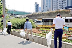 環境月間でのゴミ拾い