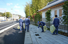 松原八幡神社周辺での清掃活動（兵庫県姫路市）