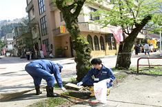 宇奈月温泉街での清掃活動（富山県黒部市）