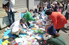 東日本大震災の被災地支援を目的としたチャリティーバザーの開催（大阪府大阪市）
