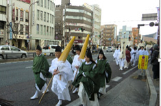 春日若宮おん祭のお渡り式でのボランティア活動（奈良県奈良市）